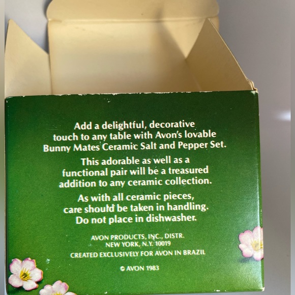 Vintage Avon Bunny Mates Hand Painted Ceramic Salt & Pepper Shakers - Picture 6 of 6